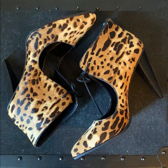 Kenneth Cole Reaction Calf Hair Heels - Picture 4 of 4